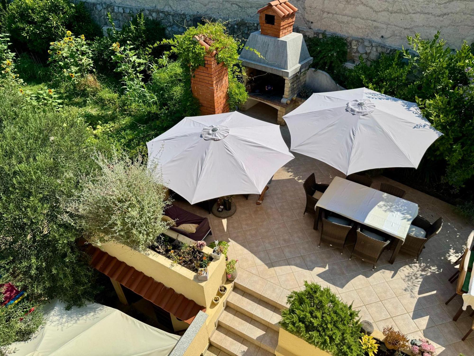 Apartments Maricic Banjol Exterior foto